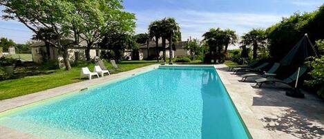 Lämmitetty uima-allas