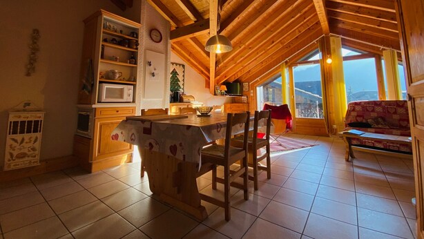 Unclassified image, 1 of 17, button - Bright apartment in central Samoëns with parking (Samoëns)