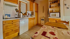 Unclassified image, 2 of 17, button - Bright apartment in central Samoëns with parking (Samoëns)
