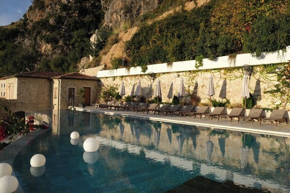 Indoor pool, outdoor pool - Zoe Hora Hotel Dhermi (Himarë)