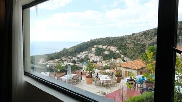 Thành phố nhìn từ nơi lưu trú