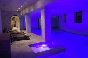 屋内プール、屋外プール