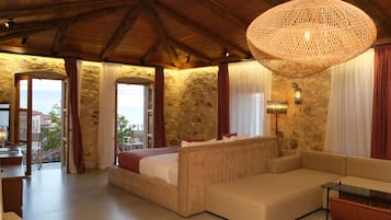 Family Room | In-room safe, desk, iron/ironing board, free WiFi