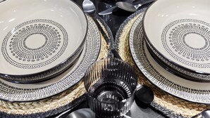A table set with plates, cutlery, and a glass. - Sublime and new Studio Center of Paris (Paris)