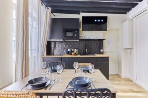 Apartment | Private kitchen - Apartement Pantheon Ile Saint Louis 2 Bdrs (Paris)