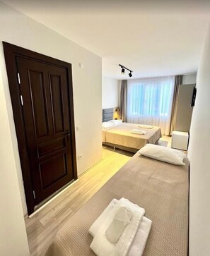 Deluxe Triple Room | Laptopgeeigneter Arbeitsplatz, kostenloses WLAN
