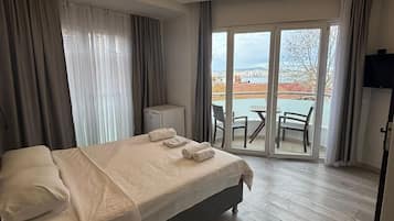 Deluxe Double Room, Balcony, Sea View | 1 bedroom, laptop workspace, free WiFi