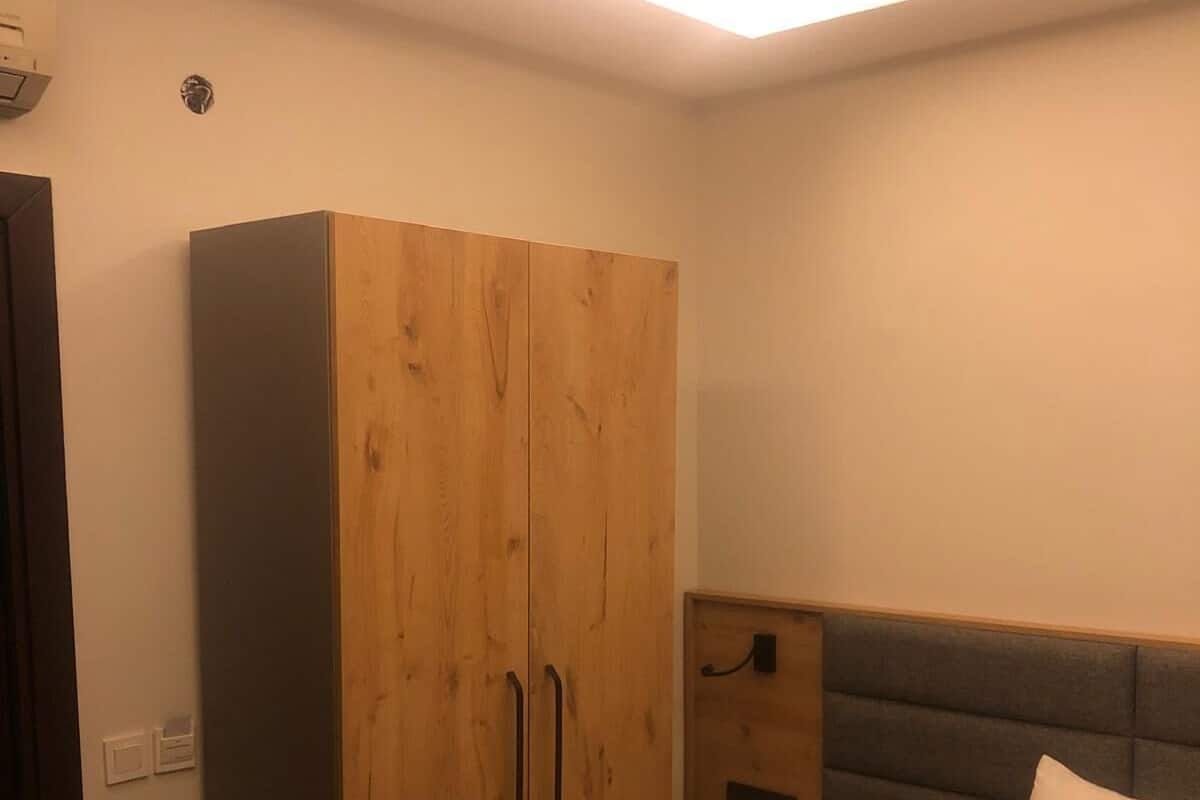 Economy Room