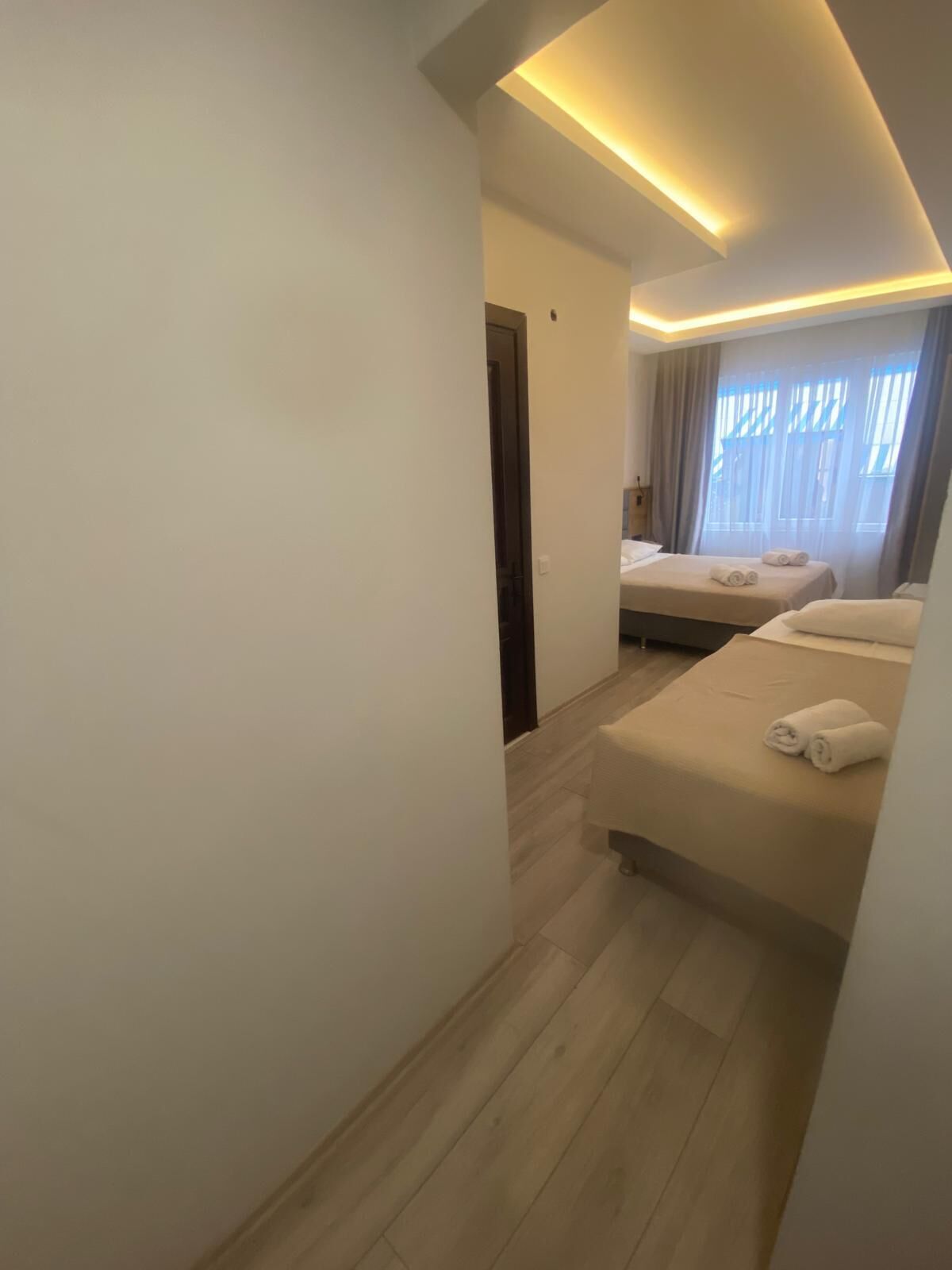 Espacio para trabajar con laptop y wifi gratis 