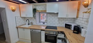 Micro-ondes, four, plaque de cuisson, lave-vaisselle