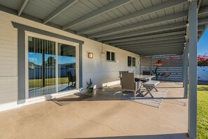 Outdoor dining - The Copper Cactus | Desert Escape | Old Town (Scottsdale)