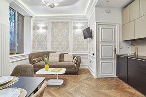 Living area - Superb Apartment Louvre Saint Honorer (Paris)