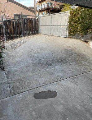 Property grounds - Ocean View Deck! | Walk to the Beach | King Suite (Encinitas)