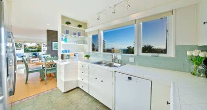 Ocean Views! Walk to the Beach with King Suite