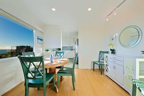 Dining - Ocean View Deck! | Walk to the Beach | King Suite (Encinitas)