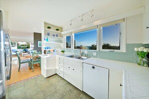 Fridge, microwave, oven, stovetop - Ocean View Deck! | Walk to the Beach | King Suite (Encinitas)
