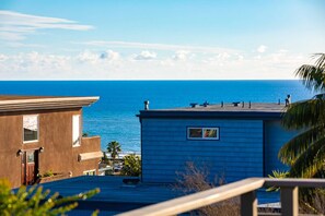 Property grounds - Ocean View Deck! | Walk to the Beach | King Suite (Encinitas)