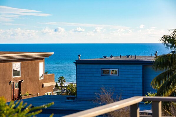 Property grounds - Ocean View Deck! | Walk to the Beach | King Suite (Encinitas)