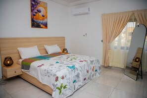 3 chambres, fer et planche à repasser, Wi-Fi, draps fournis