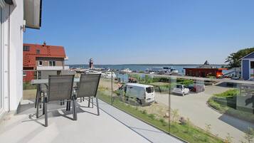 Apartment | Outdoor dining