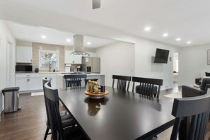 Dining - Sleeps 8_|Pool Table|Mins from Shuttle to Stadium (Overland Park)