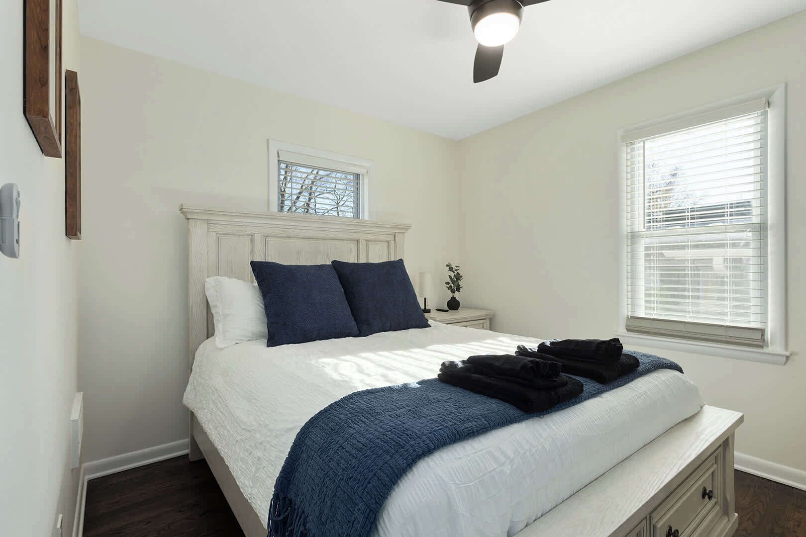 4 habitaciones, tabla de planchar con plancha, cuna de viaje y wifi 