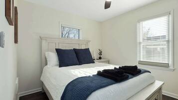 4 habitaciones, tabla de planchar con plancha, cuna de viaje y wifi