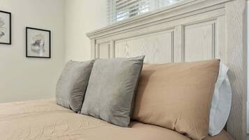 4 slaapkamers, een strijkplank/strijkijzer, reisbedje, wifi