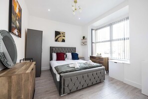 4 chambres, fer et planche à repasser, lit parapluie, Wi-Fi