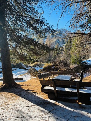 Outdoor dining - Charming vacation apartment for families who love the mountains! (Surses)