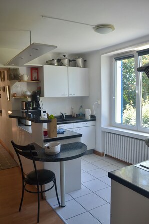 Private kitchen - Maison Kerloz - Pretty house in the heart of Bénodet, 5 minutes from the beach (Bénodet)