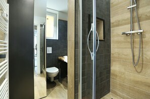 Appartement | Salle de bain | Sèche-cheveux, savon, shampoing