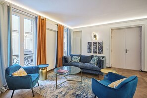Apartment | Living area - Sublime Apartment in the Heart of the Marais (Paris)