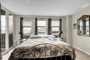 3 slaapkamers, een strijkplank/strijkijzer, wifi, beddengoed