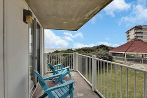 Property grounds - Dreamy Oceanfront Views*Direct Beach & Pool Access (North Topsail Beach)