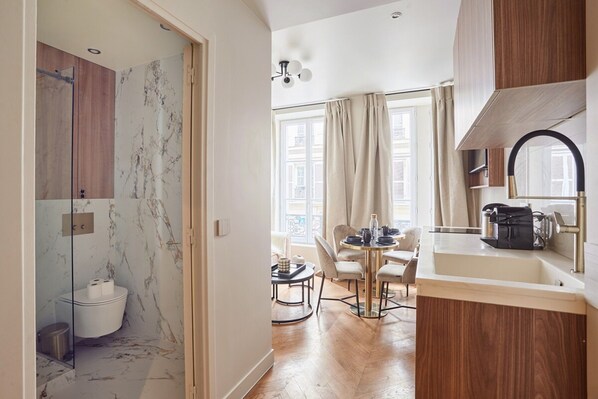 Apartment | Bathroom | Hair dryer, soap - New Apartment Center of Paris Le Marais (Paris)