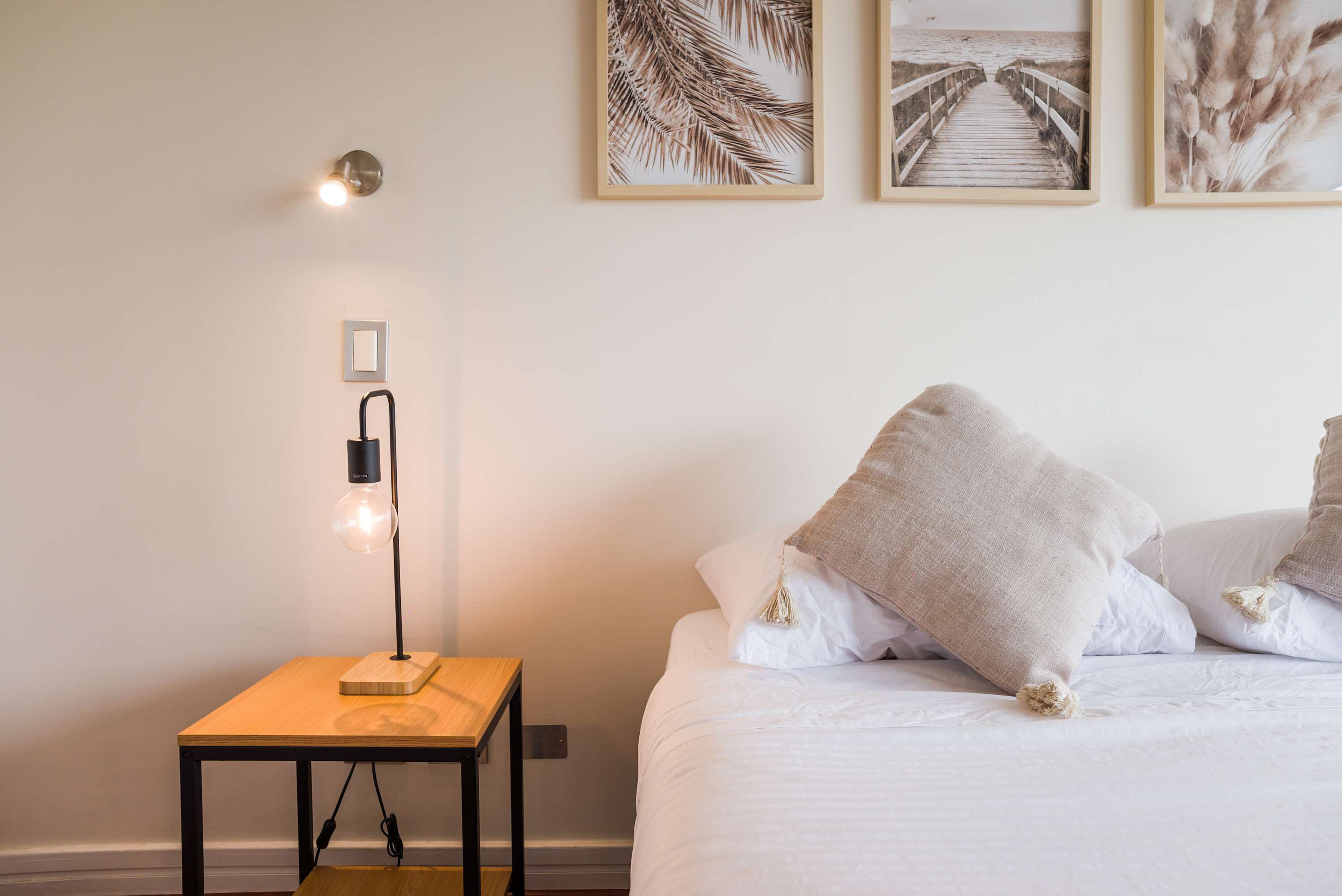 1 habitación, tabla de planchar con plancha, wifi y ropa de cama 