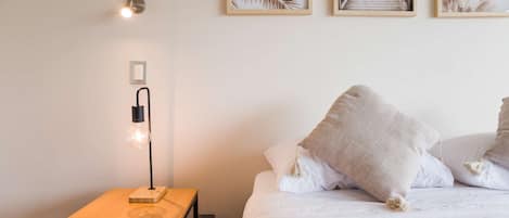 1 habitación, tabla de planchar con plancha, wifi y ropa de cama