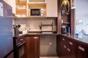 Coffee/tea maker, fridge, microwave, oven