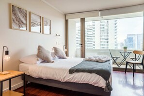 1 habitación, tabla de planchar con plancha, wifi y ropa de cama