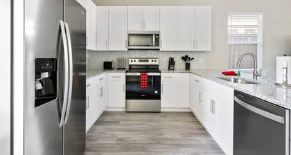 Entire Home - Great Location