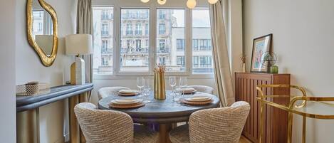 Apartment | Dining