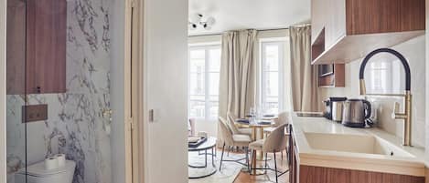 Apartment | Bathroom | Hair dryer, soap, shampoo