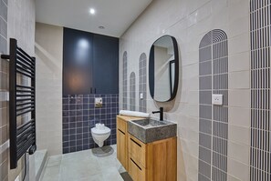 Huoneisto | Kylpyhuone | Hiustenkuivaaja, sampoo