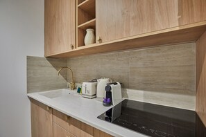 Apartment | Private kitchen | Cookware/dishes/utensils