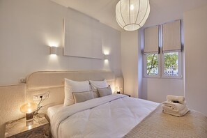 Apartemen | 2 kamar tidur, ruang kerja ramah laptop, dan setrika/meja setrika