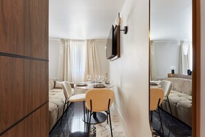 Apartment | Dining - Magnificent New Studio Louvre Palais Royal (Paris)