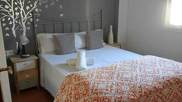 3 slaapkamers, een strijkplank/strijkijzer, wifi, beddengoed