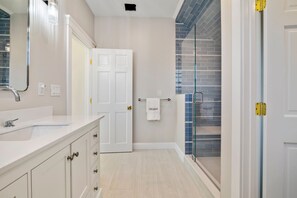 Shower, hair dryer, towels, shampoo - Walk to beach, private patio! (Eastham)
