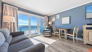 TV - Oceanfront Oasis: Coastal Condo with Breathtaking (Fort Walton Beach)